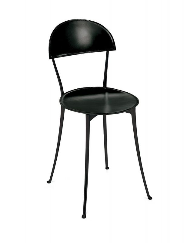 Schwarzer Tonietta Stuhl von Zanotta mit Lederbezug und filigranem Metallgestell, modernes Design für Esszimmer und Wohnbereich.